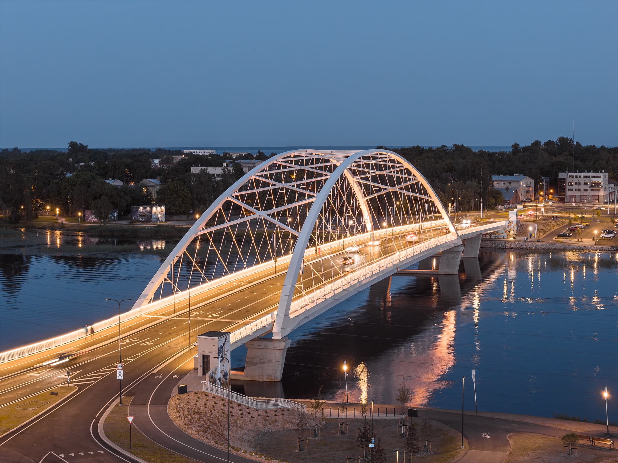 Pärnu kolmas sild õhtuvalguses